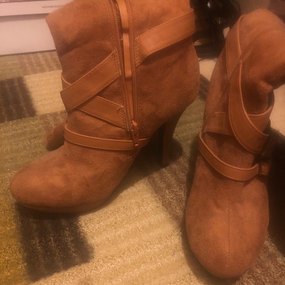 Ashtyn used Boots  good condition.